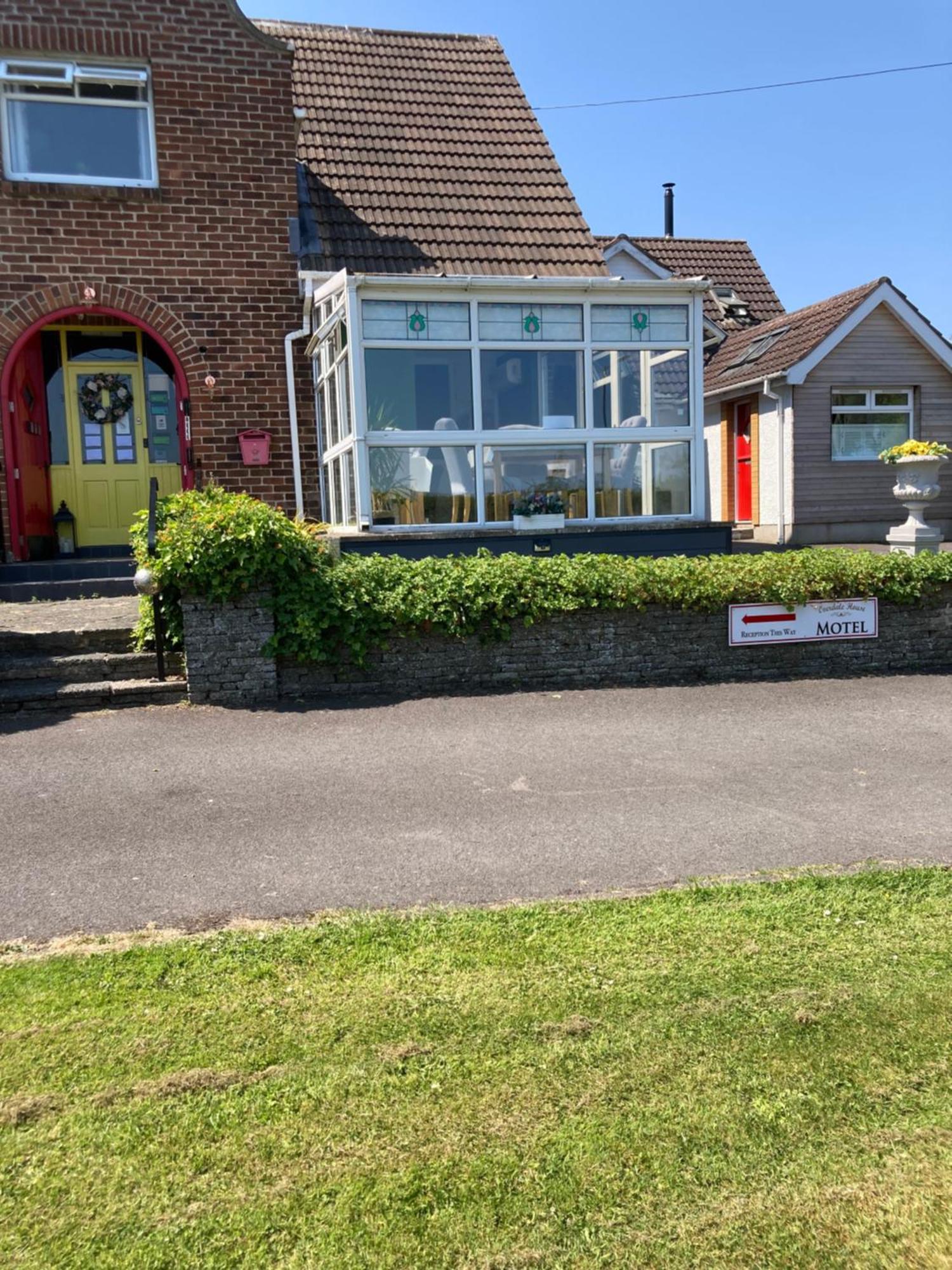 Overdale Motel Lisburn Exterior photo